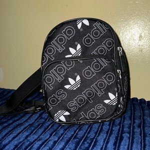 Adidas mini backpack 🎒🖤